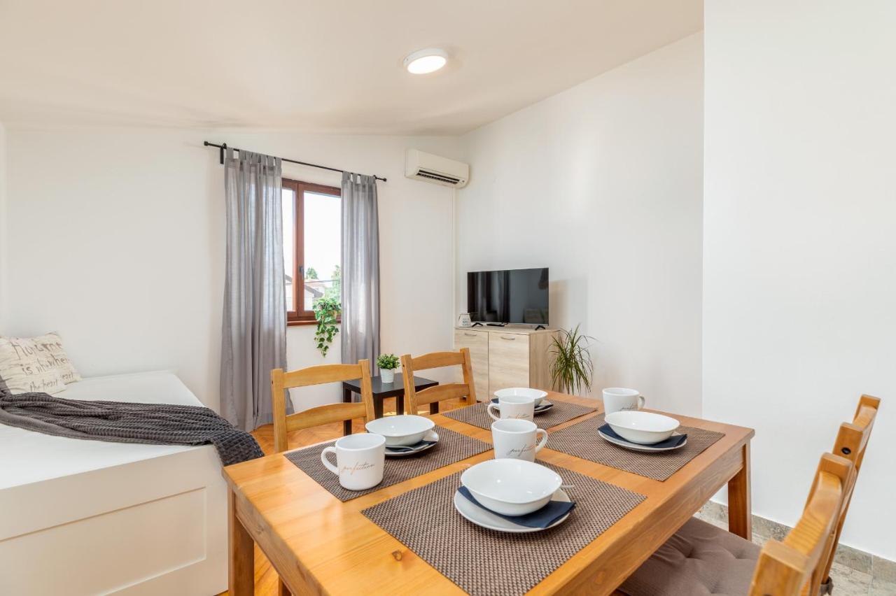 Apartment Tesic Close To The Sea With Shared 4Xbicycles Fazana Bagian luar foto