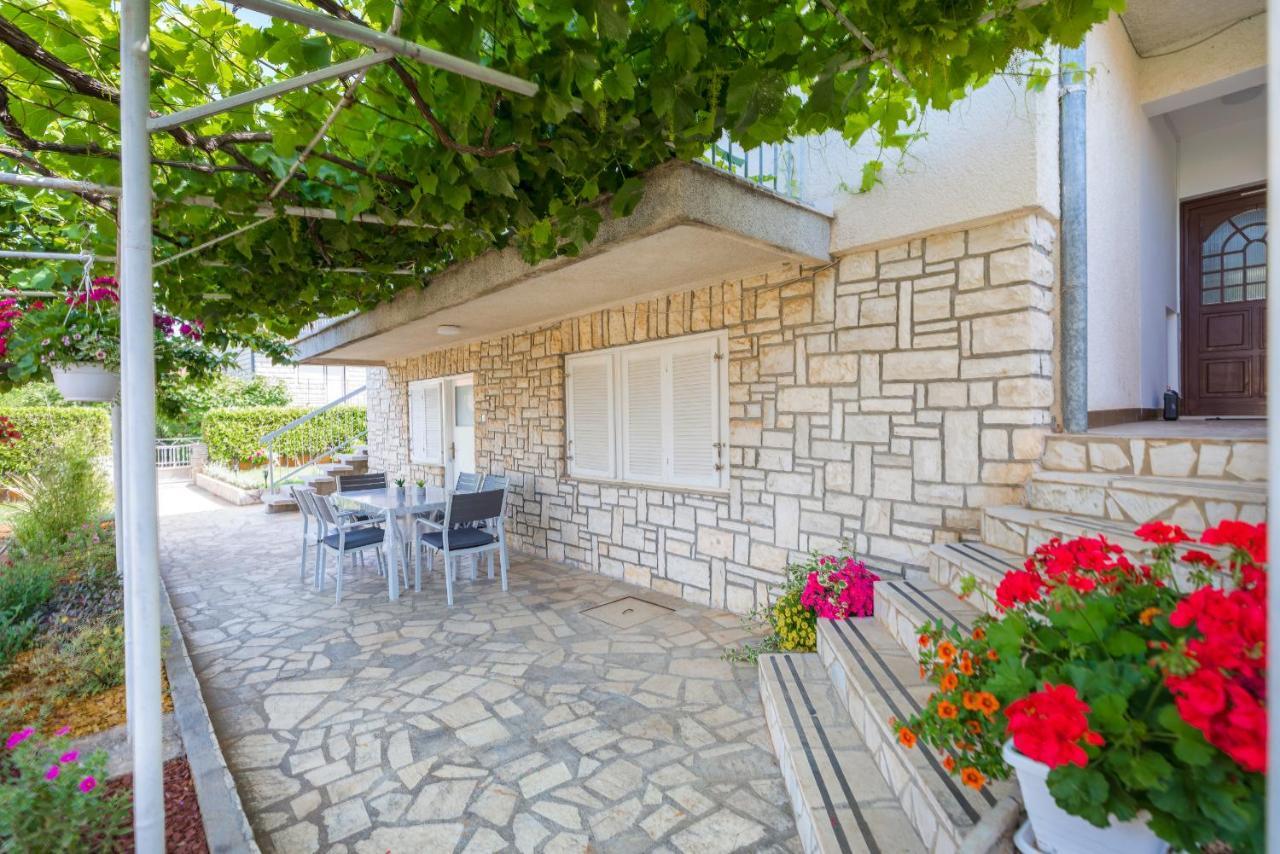 Apartment Tesic Close To The Sea With Shared 4Xbicycles Fazana Bagian luar foto