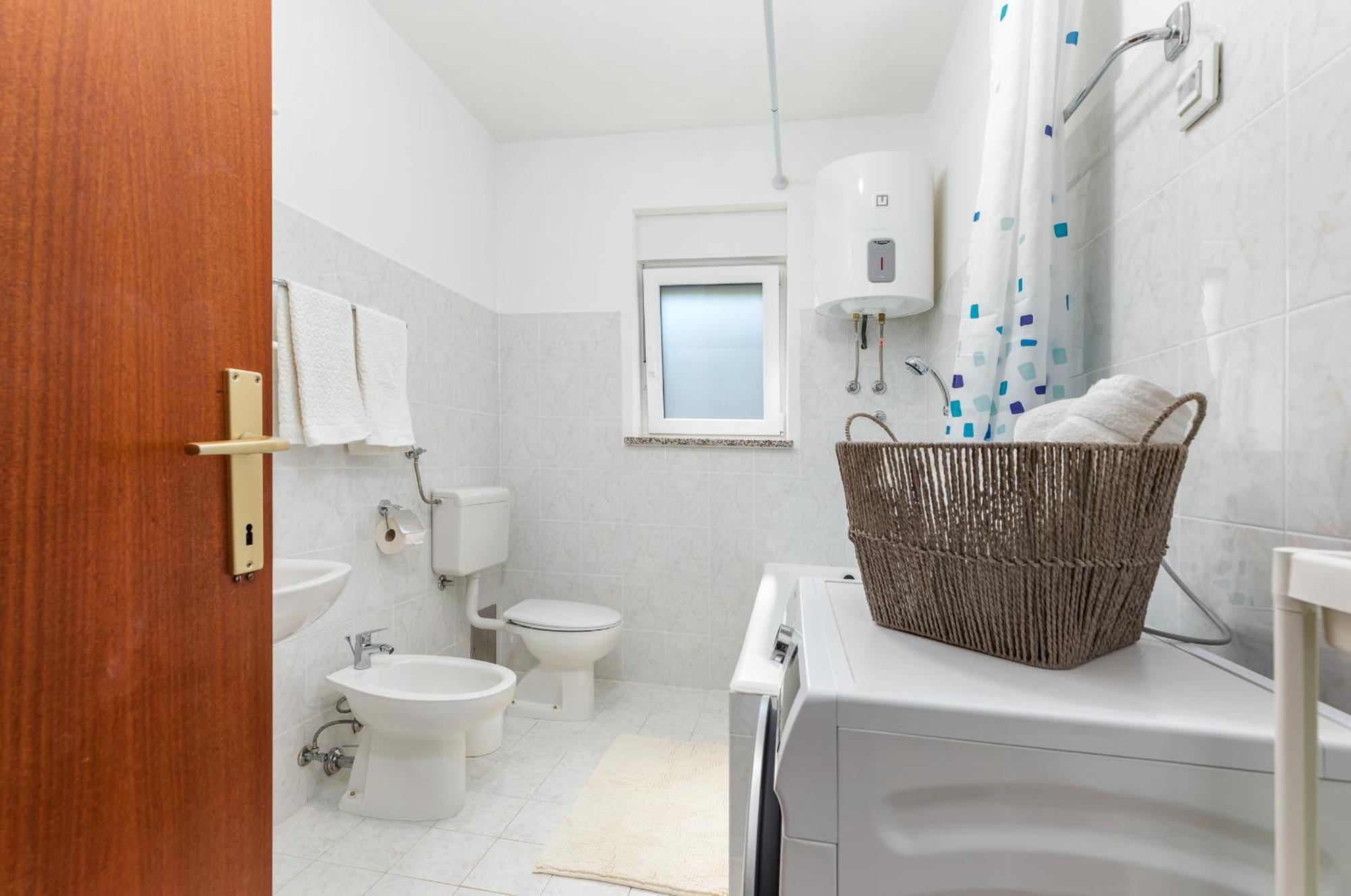 Apartment Tesic Close To The Sea With Shared 4Xbicycles Fazana Bagian luar foto