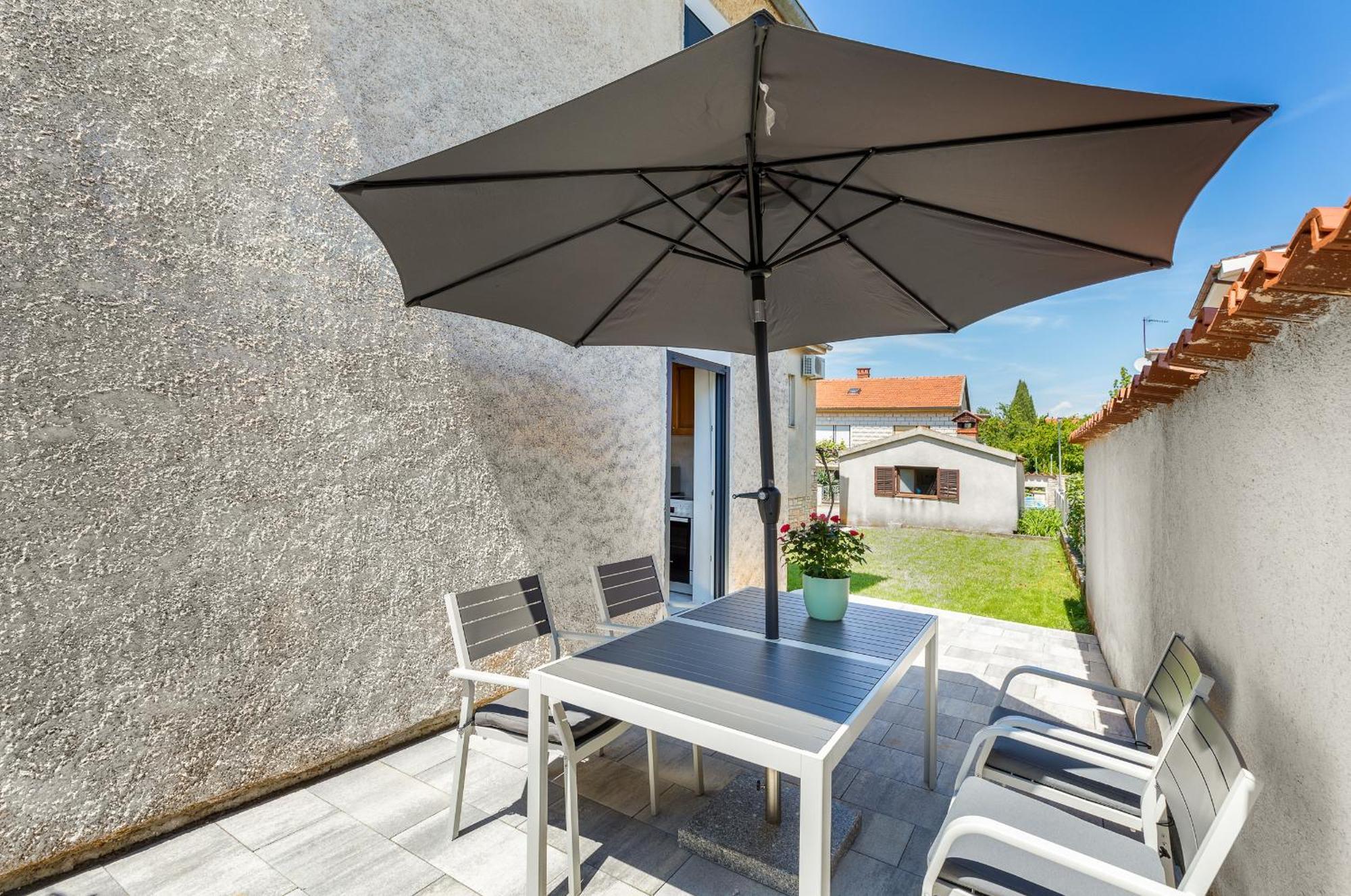 Apartment Tesic Close To The Sea With Shared 4Xbicycles Fazana Bagian luar foto