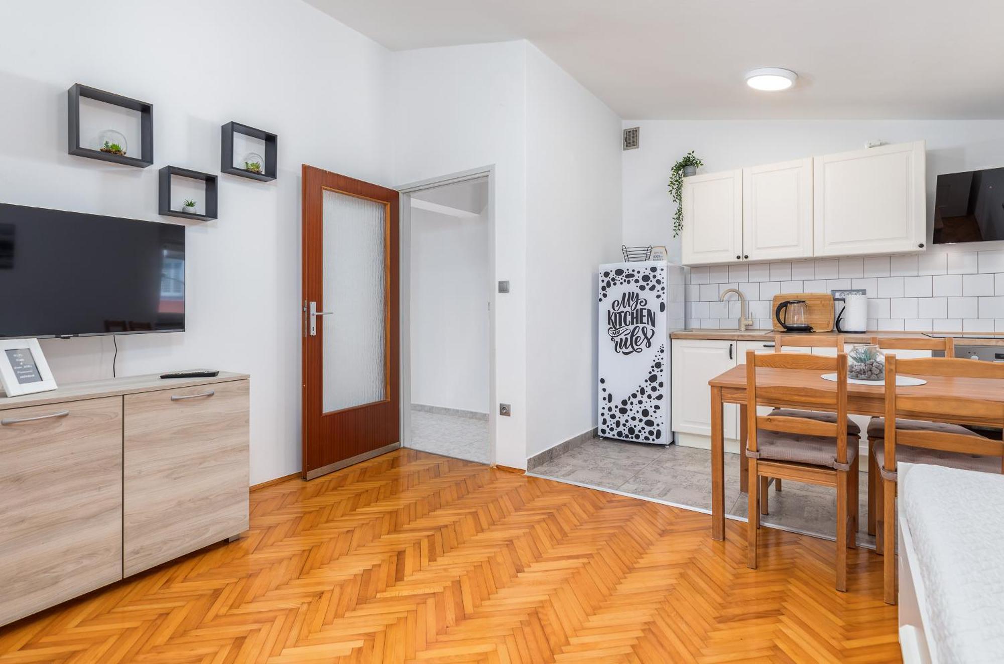 Apartment Tesic Close To The Sea With Shared 4Xbicycles Fazana Bagian luar foto