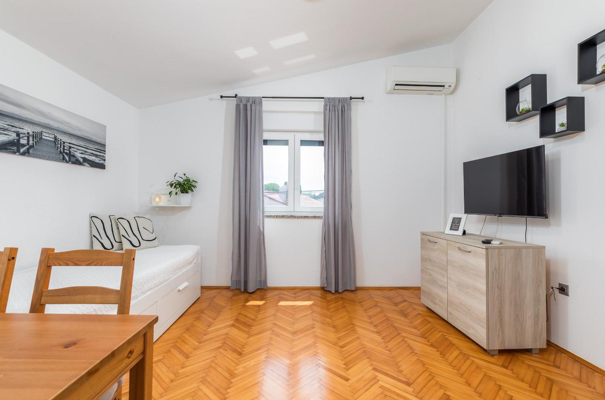 Apartment Tesic Close To The Sea With Shared 4Xbicycles Fazana Bagian luar foto