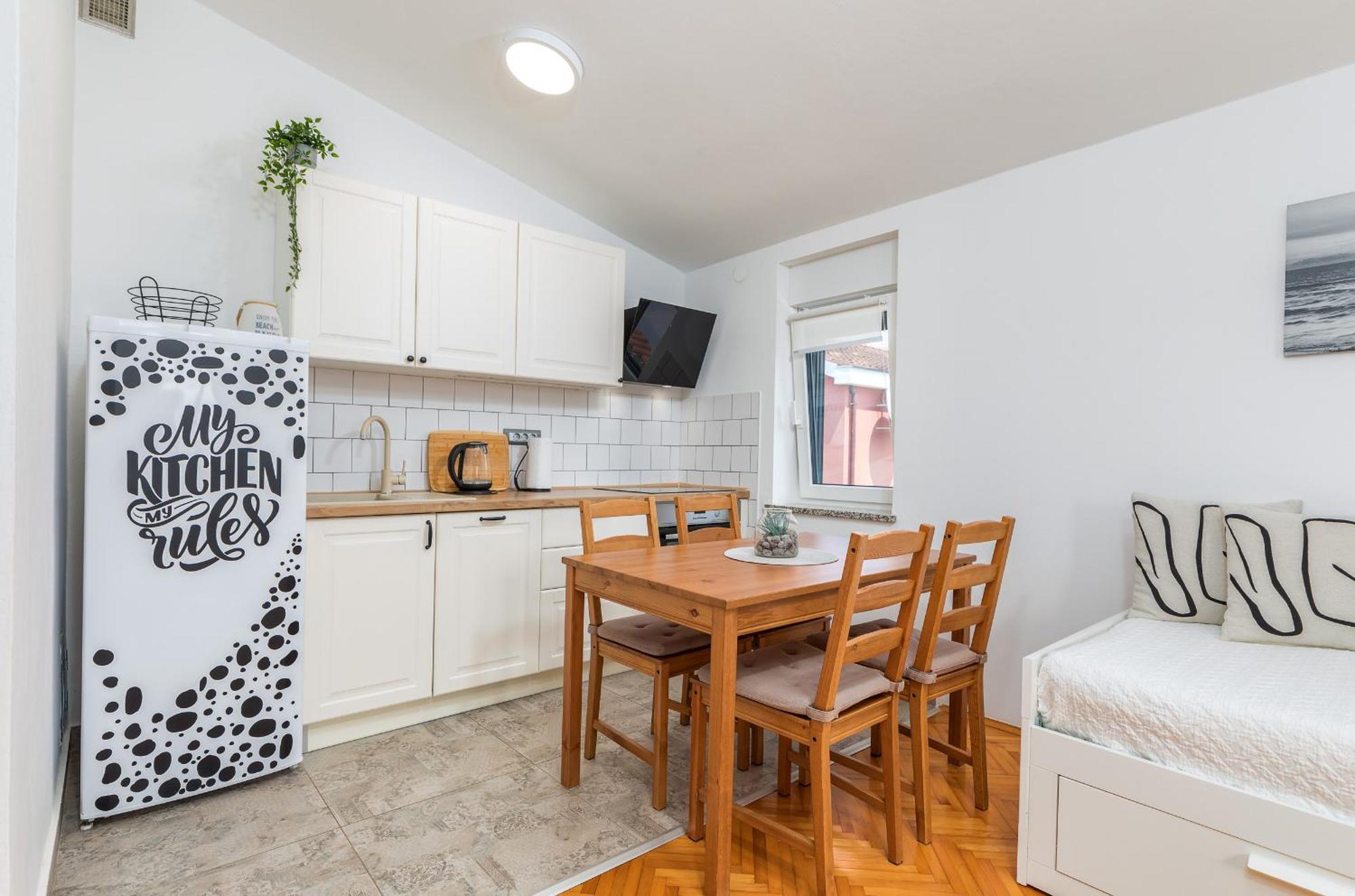 Apartment Tesic Close To The Sea With Shared 4Xbicycles Fazana Bagian luar foto